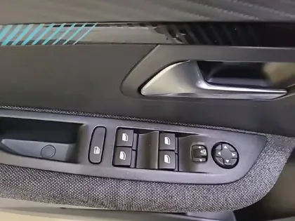 Photo 30 Peugeot 208  Electrique 50 kWh 136ch