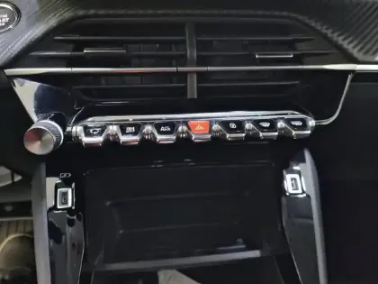 Photo 24 Peugeot 208  Electrique 50 kWh 136ch