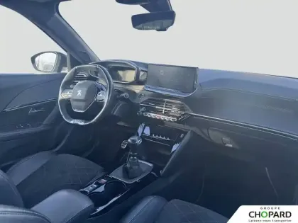 Photo 121 Peugeot 2008  PureTech 130 S&S BVM6