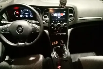 Photo 8 Renault Megane Mégane IV Berline Blue dCi 115