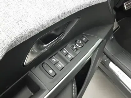 Photo 17 Peugeot 3008  Electrique 210 ch 73 kWh