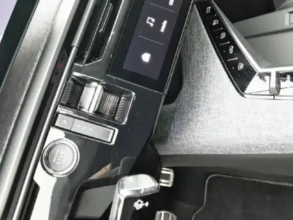 Photo 13 Peugeot 3008  Electrique 210 ch 73 kWh