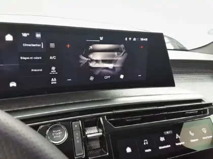 Photo 19 Peugeot 3008  Electrique 210 ch 73 kWh