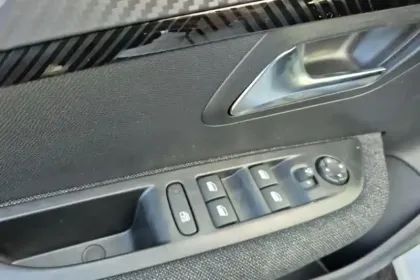 Photo 15 Peugeot 208  Hybrid 110 e-DCS6