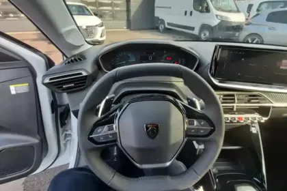 Photo 17 Peugeot 208  Hybrid 110 e-DCS6