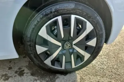 Photo 13 Peugeot 208  Hybrid 110 e-DCS6