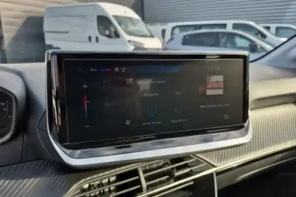 Photo 16 Peugeot 208  Hybrid 110 e-DCS6