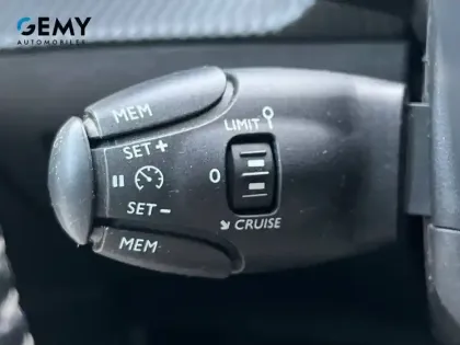 Photo 11 Peugeot 2008  PureTech 100 S&S BVM6