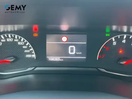 Photo 19 Peugeot 2008  PureTech 100 S&S BVM6