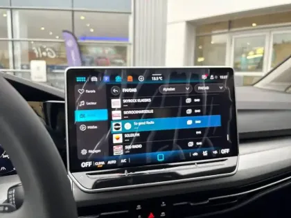 Photo 15 Volkswagen Golf  1.5 eHybrid 204 DSG6