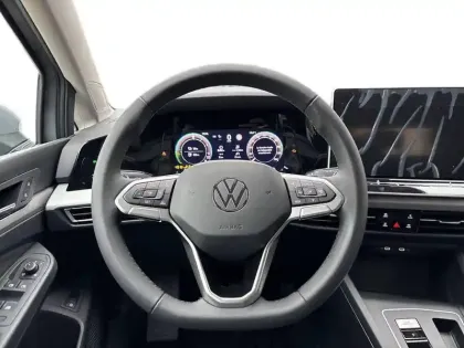 Photo 13 Volkswagen Golf  1.5 eHybrid 204 DSG6