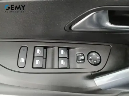 Photo 11 Peugeot 2008  PureTech 100 S&S BVM6