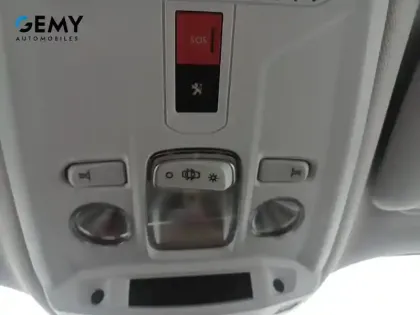 Photo 15 Peugeot 2008  PureTech 100 S&S BVM6