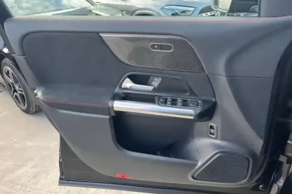 Photo 20 Mercedes GLA  200 d 8G-DCT