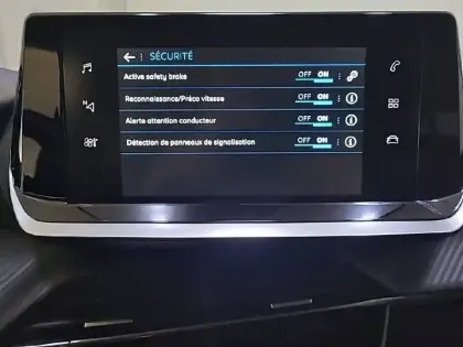 Photo 51 Peugeot 208  PureTech 75 S&S BVM5