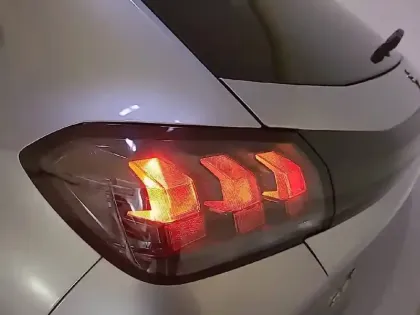 Photo 16 Peugeot 208  PureTech 75 S&S BVM5