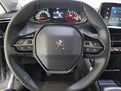 Photo 8 Peugeot 208  PureTech 75 S&S BVM5