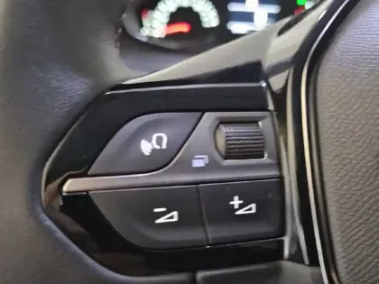 Photo 25 Peugeot 208  PureTech 75 S&S BVM5