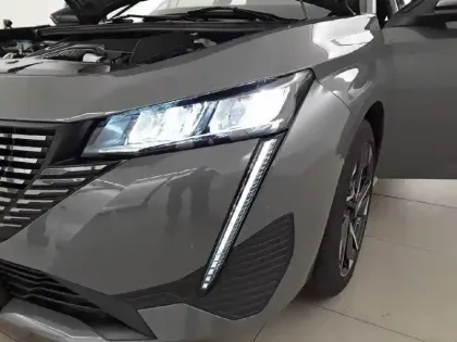 Photo 15 Peugeot 308  Hybrid 136 e-DCS6