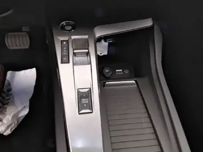 Photo 13 Peugeot 308  Hybrid 136 e-DCS6