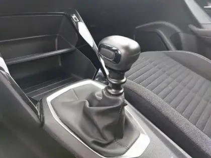 Photo 13 Peugeot 2008  PureTech 100 S&S BVM6