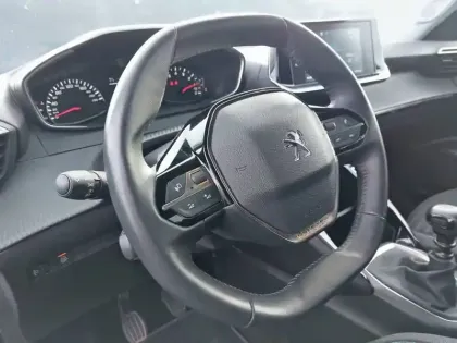 Photo 8 Peugeot 2008  PureTech 100 S&S BVM6