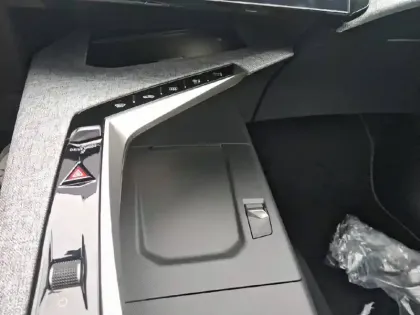 Photo 20 Peugeot 3008  Plug-in Hybrid 195 e-DCS7