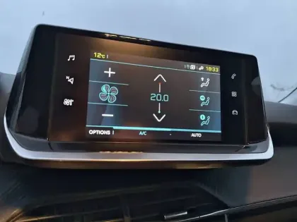 Photo 21 Peugeot 2008  Electrique 136 ch