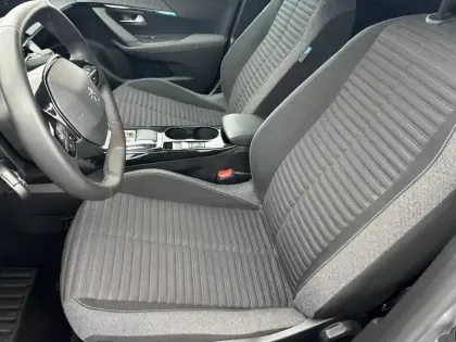 Photo 33 Peugeot 2008  Electrique 136 ch