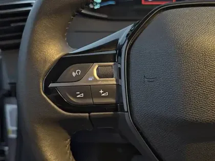 Photo 17 Peugeot 2008  Electrique 136 ch