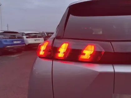 Photo 16 Peugeot 2008  Electrique 136 ch