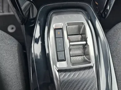 Photo 36 Peugeot 2008  Electrique 136 ch