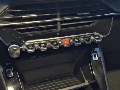 Photo 27 Peugeot 2008  Electrique 136 ch