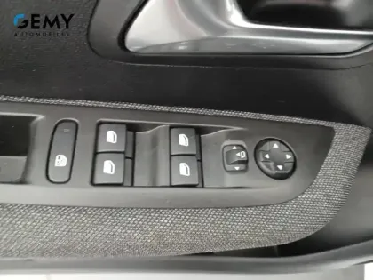 Photo 33 Peugeot 208  PureTech 75 S&S BVM5