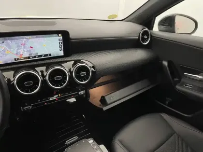 Photo 25 Mercedes Classe A  180 d 8G-DCT