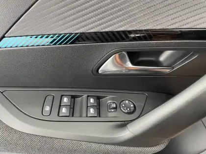 Photo 31 Peugeot 2008  PureTech 100 S&S BVM6