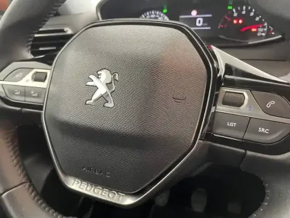 Photo 28 Peugeot 2008  PureTech 100 S&S BVM6