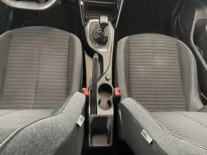 Photo 29 Peugeot 2008  PureTech 100 S&S BVM6