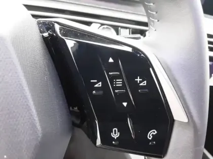 Photo 51 Peugeot 5008  Hybrid 145 e-DCS6