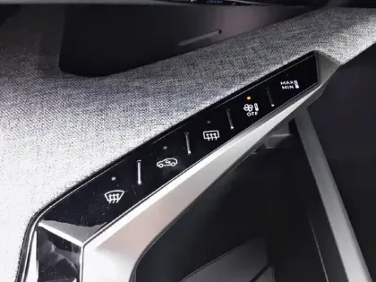 Photo 21 Peugeot 5008  Hybrid 145 e-DCS6