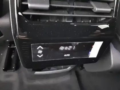 Photo 43 Peugeot 5008  Hybrid 145 e-DCS6