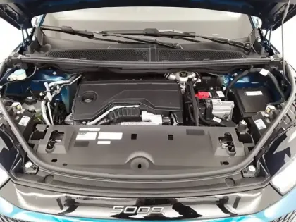Photo 86 Peugeot 5008  Hybrid 136 e-DCS6