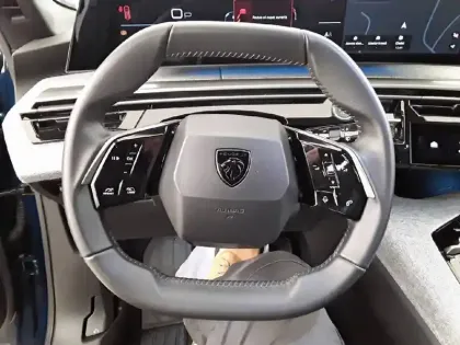 Photo 66 Peugeot 5008  Hybrid 136 e-DCS6