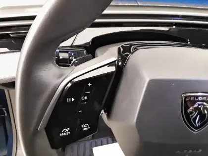 Photo 55 Peugeot 5008  Hybrid 136 e-DCS6