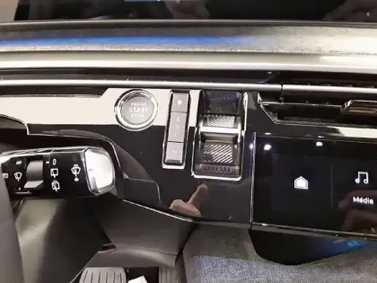 Photo 13 Peugeot 5008  Hybrid 136 e-DCS6