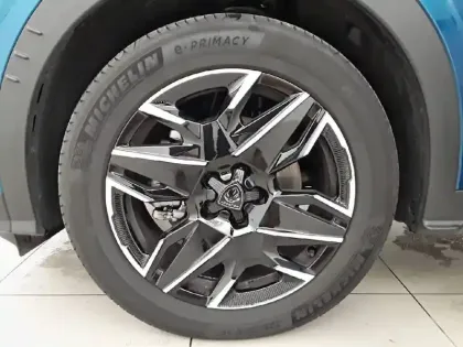 Photo 99 Peugeot 5008  Hybrid 136 e-DCS6