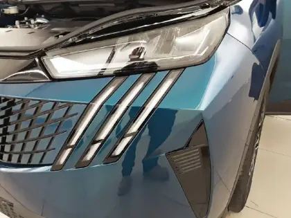 Photo 15 Peugeot 5008  Hybrid 136 e-DCS6