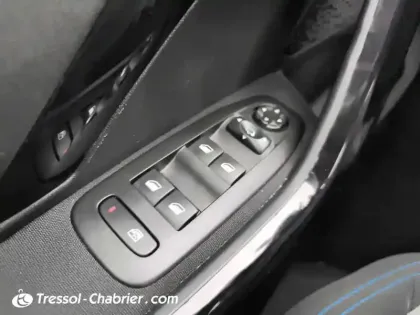 Photo 23 Peugeot 2008  PureTech 82ch S&S BVM5