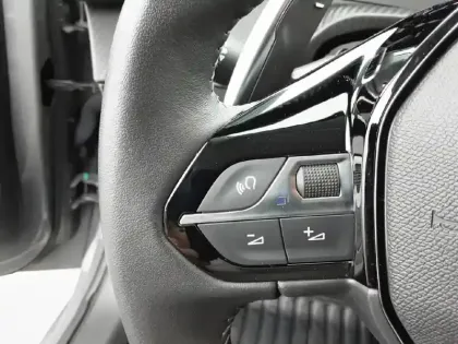 Photo 20 Peugeot 208  Hybrid 110 e-DCS6