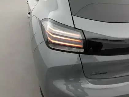 Photo 16 Peugeot 208  Hybrid 110 e-DCS6